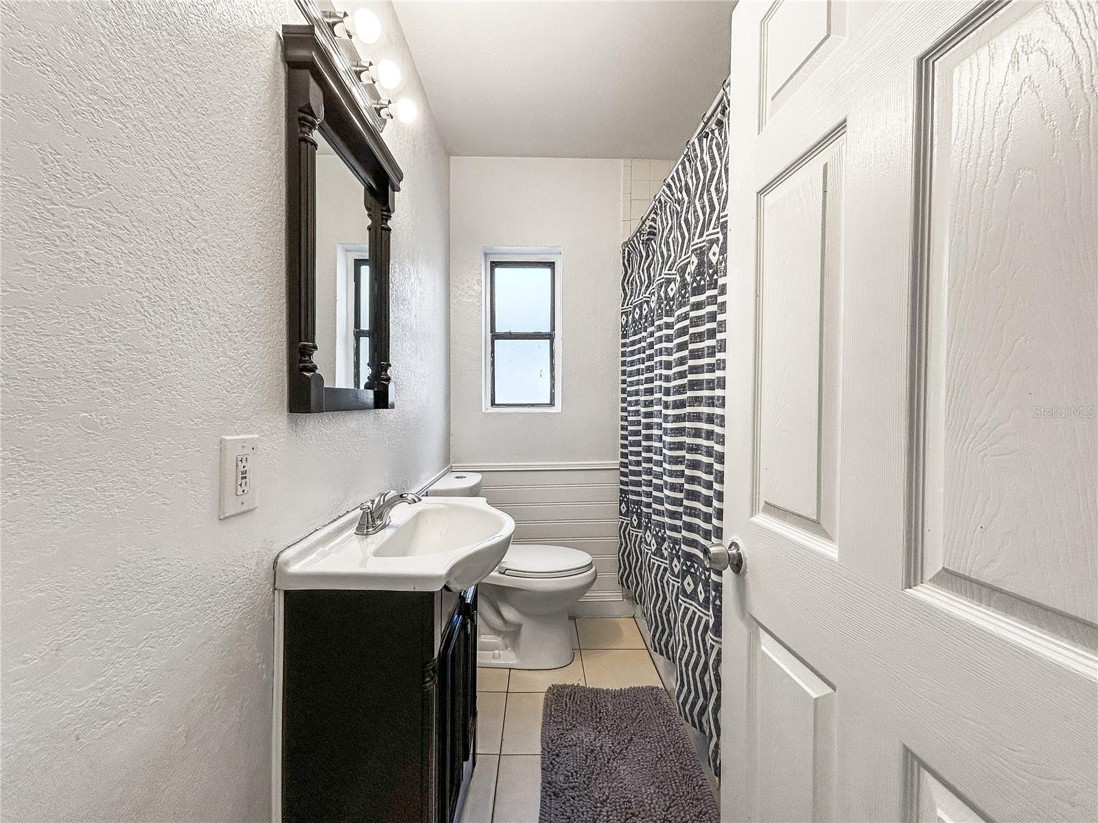 Listing photo id 11 for 1234 17th Street N