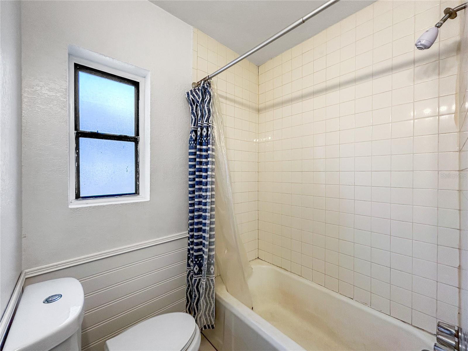 Listing photo id 12 for 1234 17th Street N