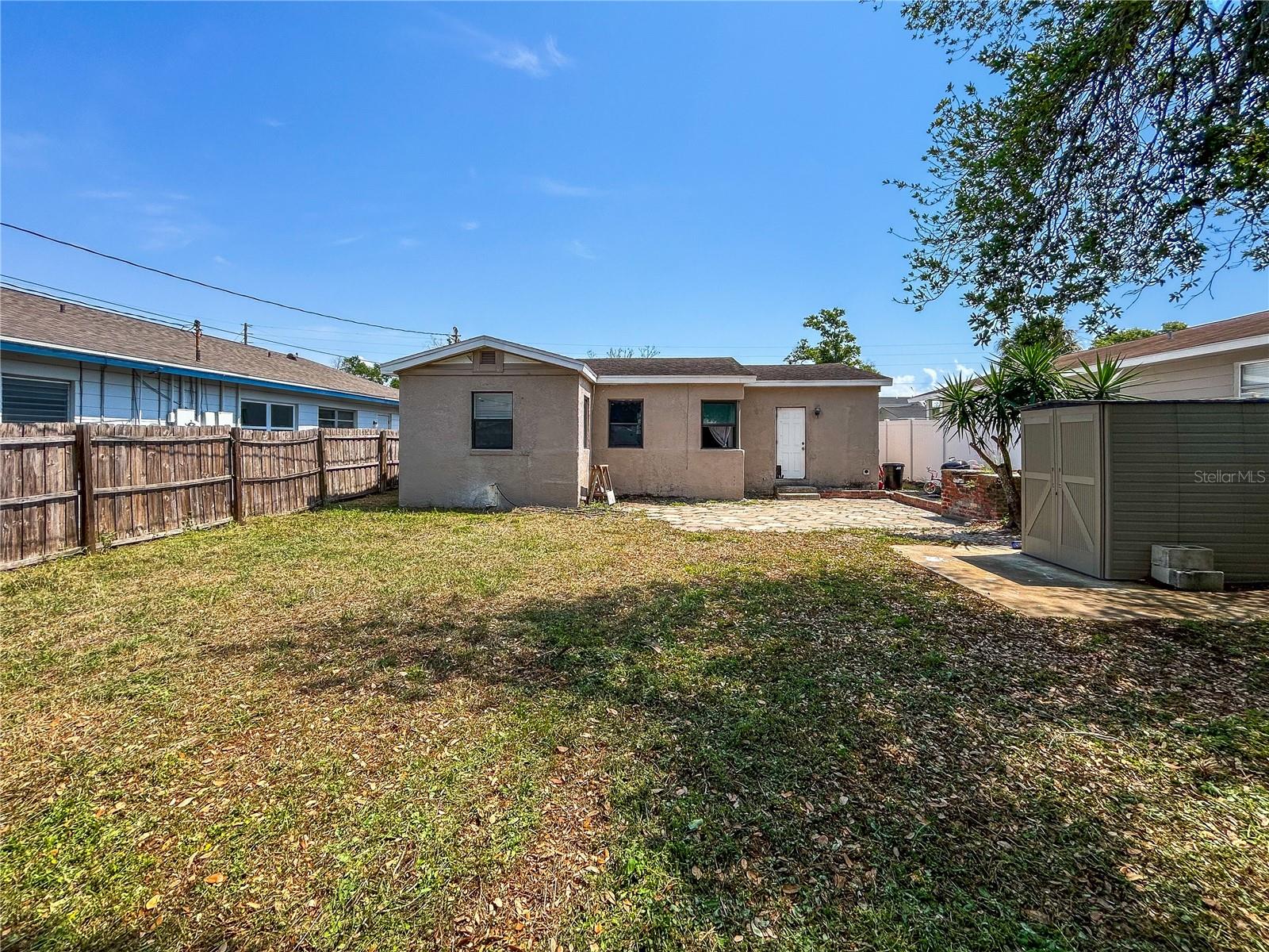 Listing photo id 13 for 1234 17th Street N