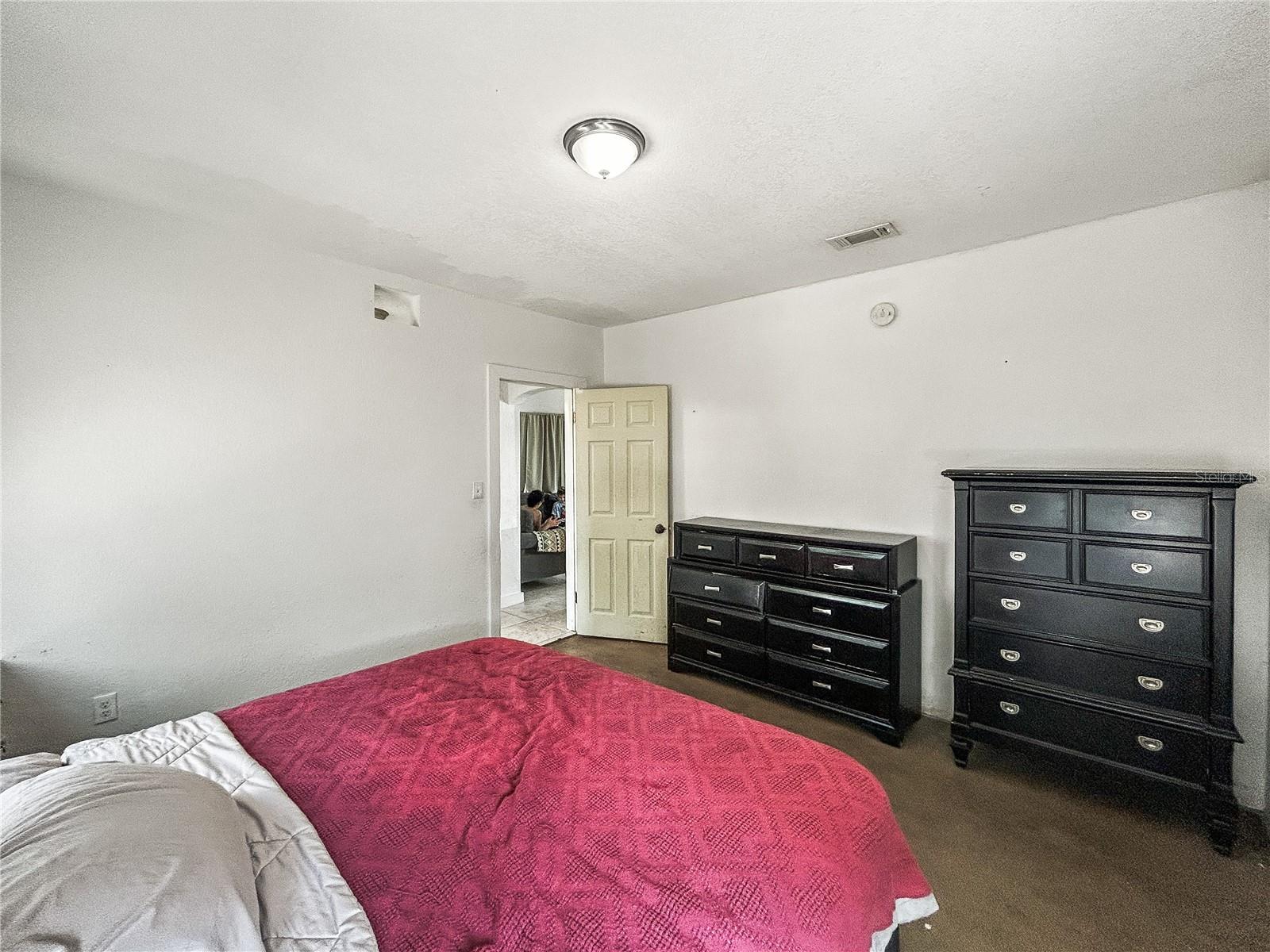 Listing photo id 4 for 1234 17th Street N