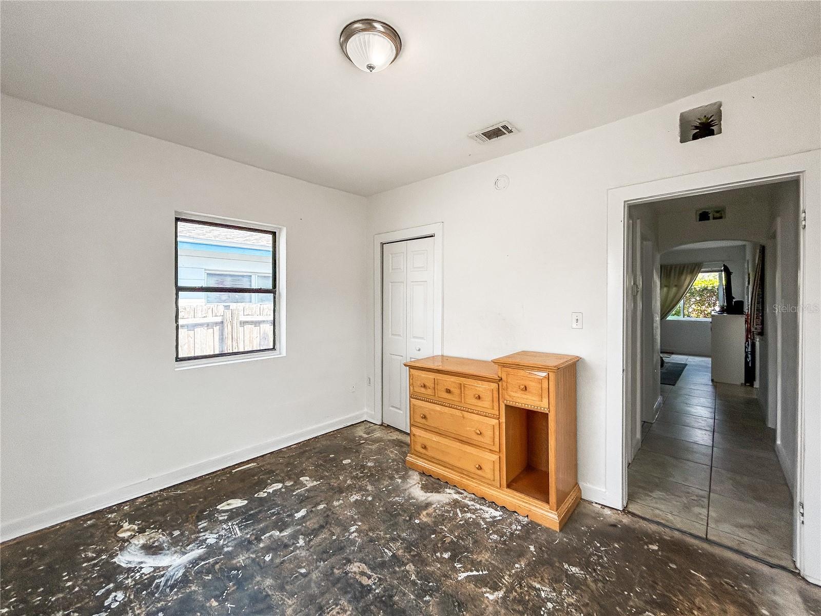 Listing photo id 6 for 1234 17th Street N