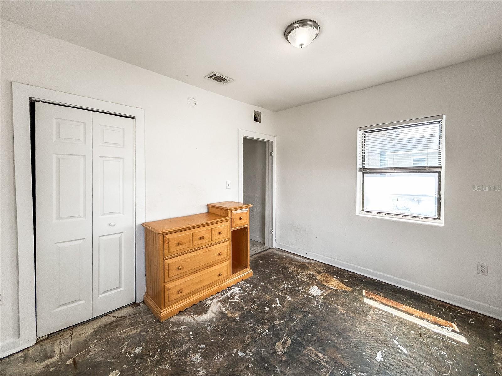 Listing photo id 7 for 1234 17th Street N