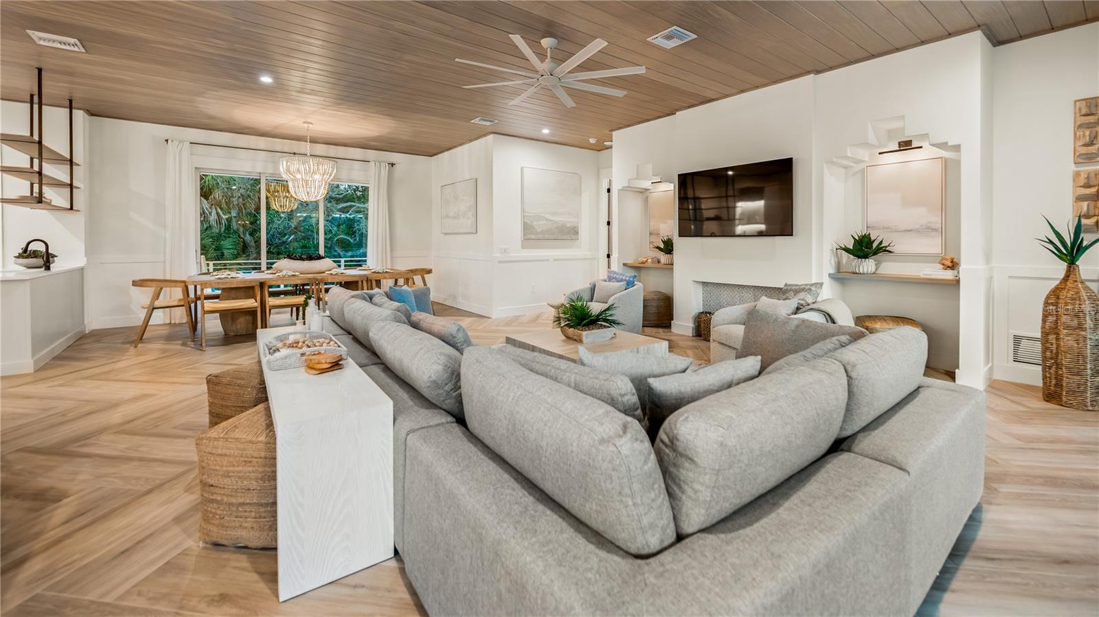 Image 16 of 82 For 6536 Peacock Road