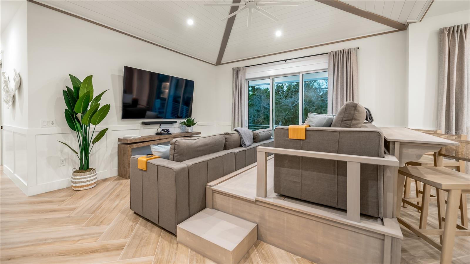 Image 26 of 82 For 6536 Peacock Road