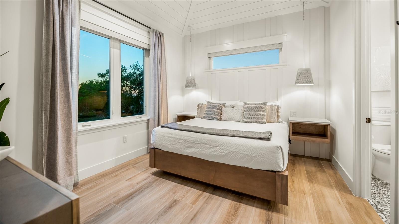 Image 41 of 82 For 6536 Peacock Road