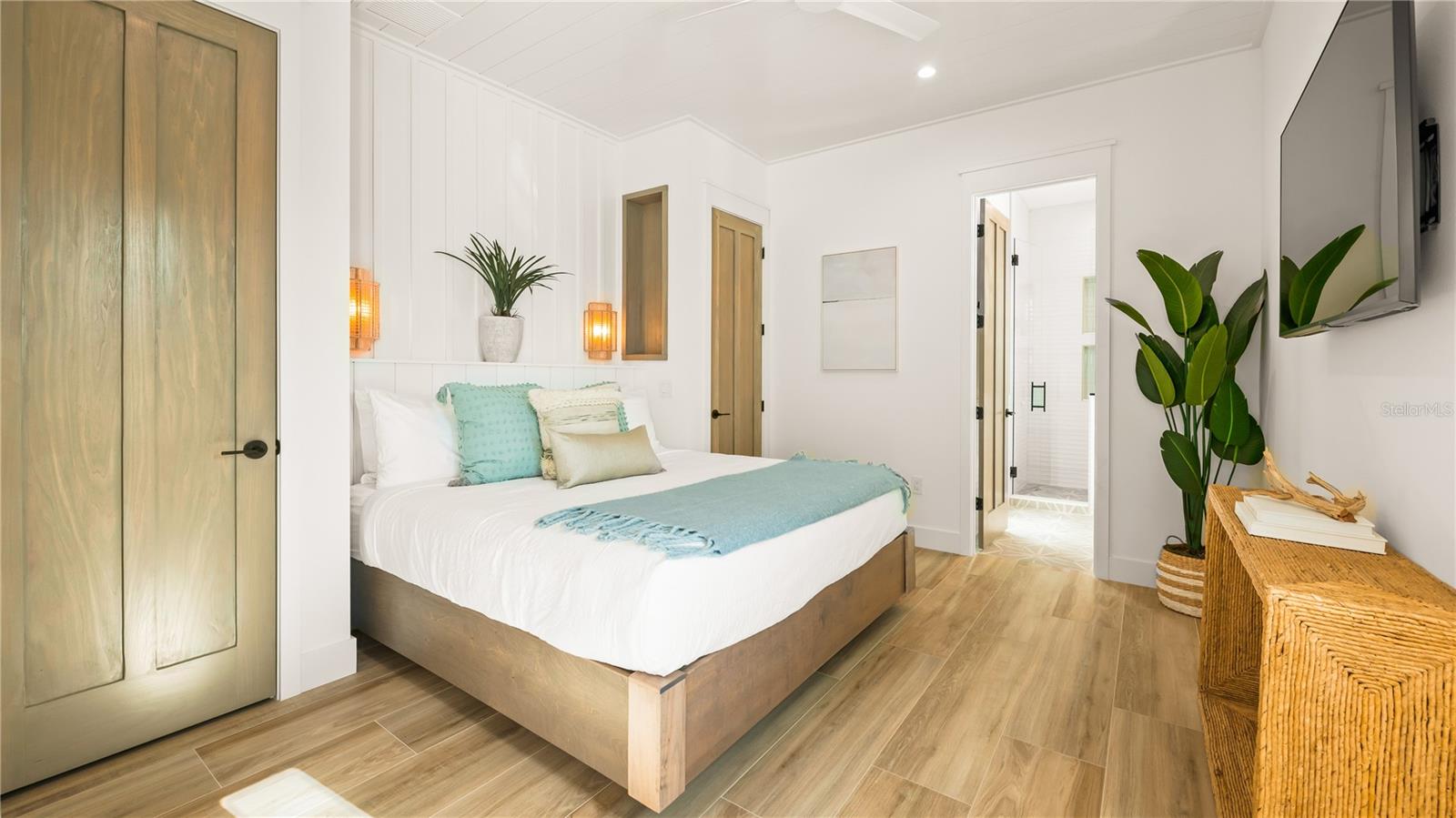 Image 46 of 82 For 6536 Peacock Road