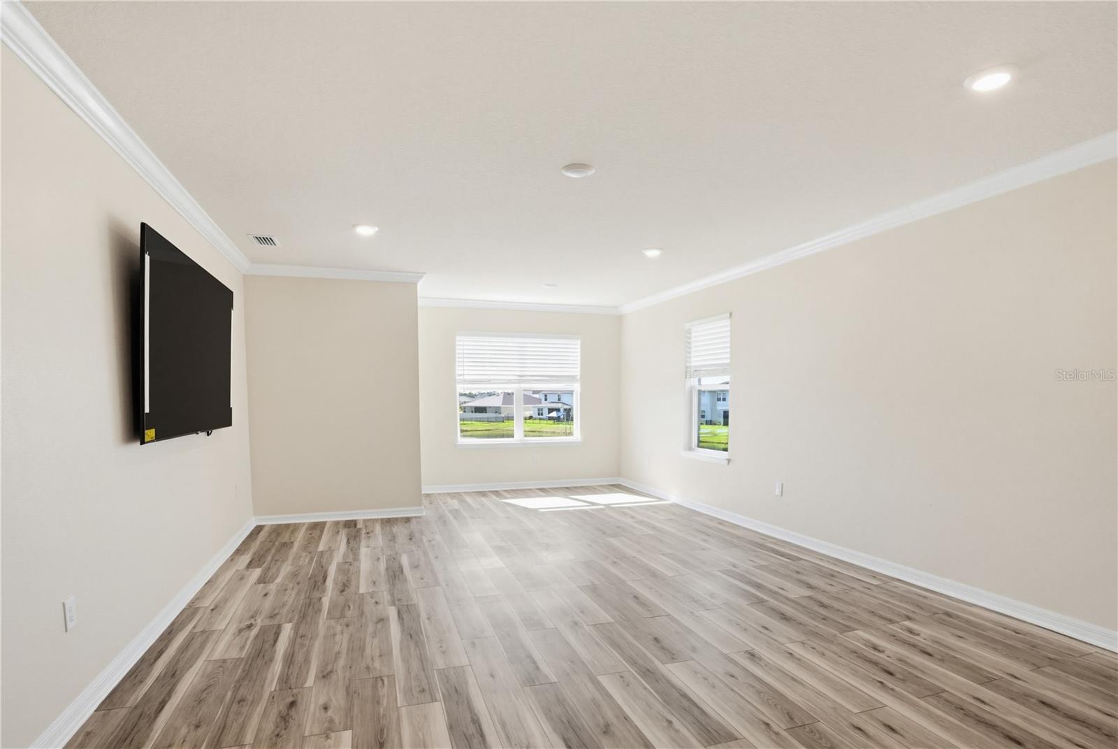 Image 18 of 46 For 813 161st Street E