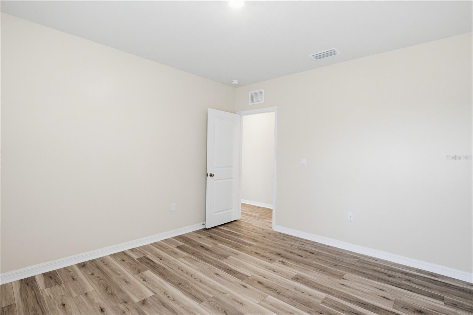 Image 24 of 46 For 813 161st Street E