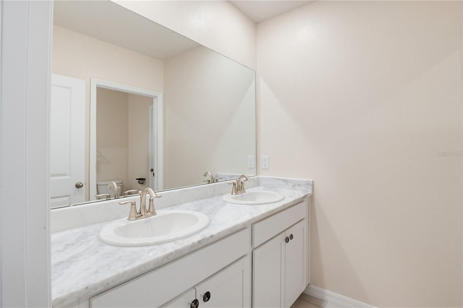 Image 37 of 46 For 813 161st Street E