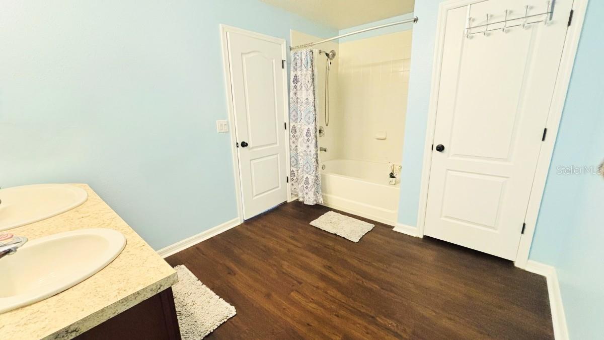 Listing photo id 10 for 11521 Southern Creek Drive