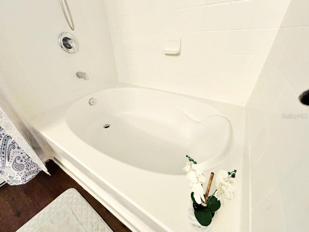 Listing photo id 11 for 11521 Southern Creek Drive