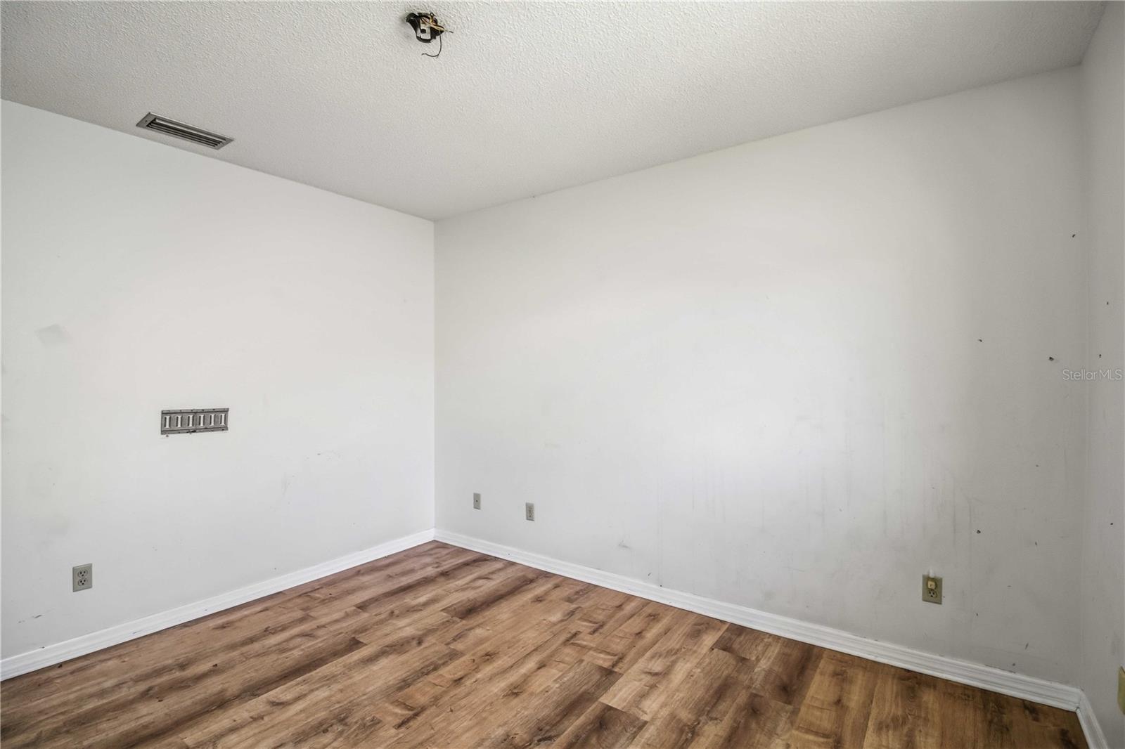 Image 20 of 28 For 2715 27th Avenue Drive W