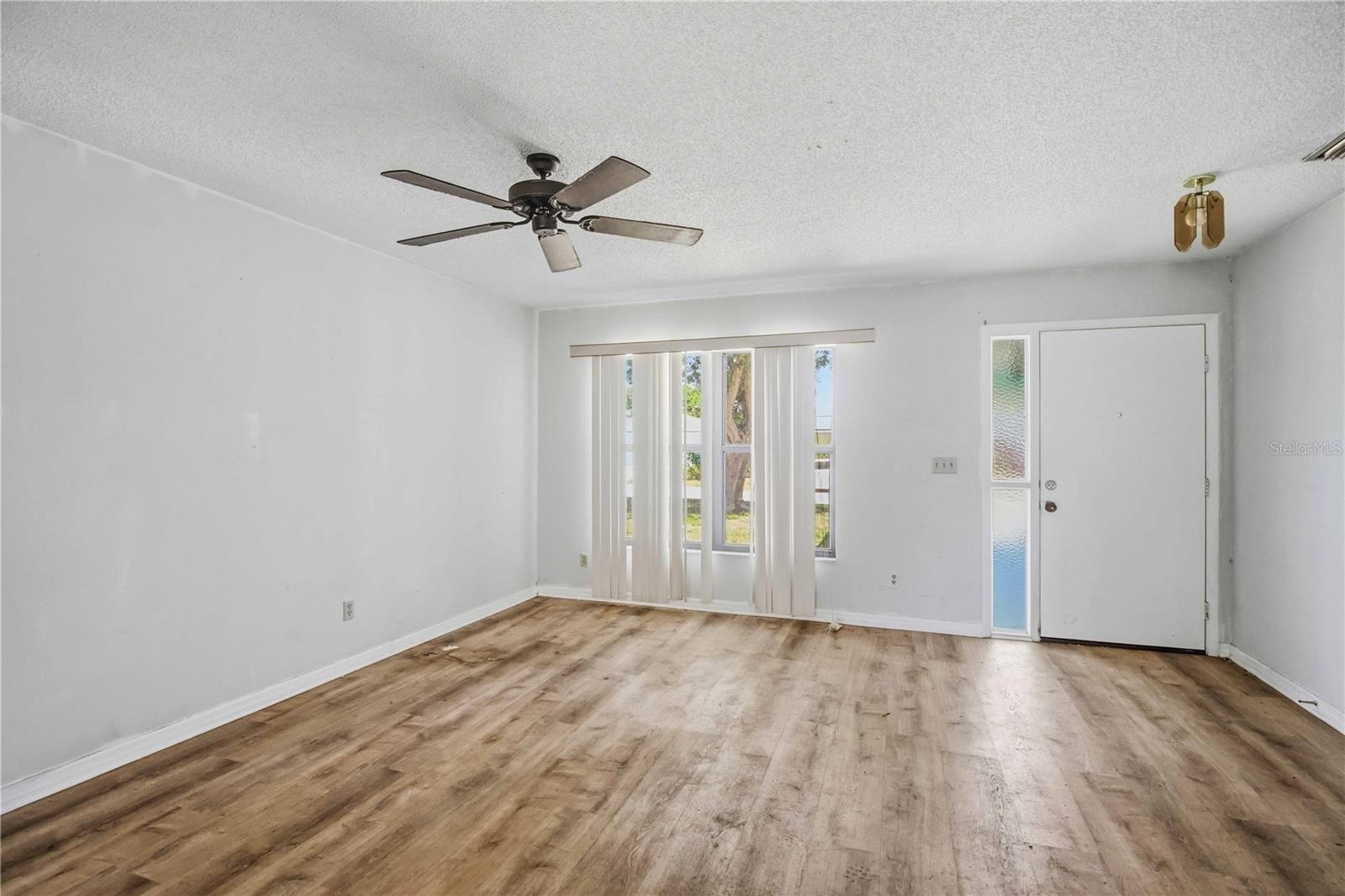 Image 5 of 28 For 2715 27th Avenue Drive W