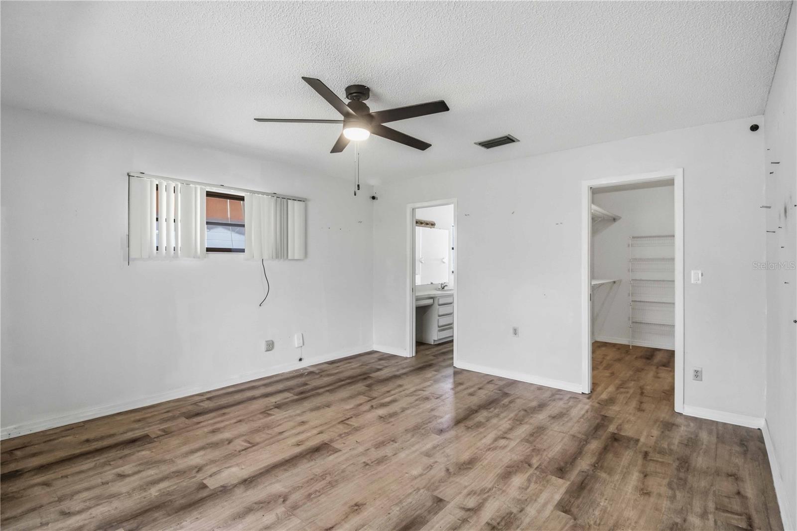 Image 9 of 28 For 2715 27th Avenue Drive W