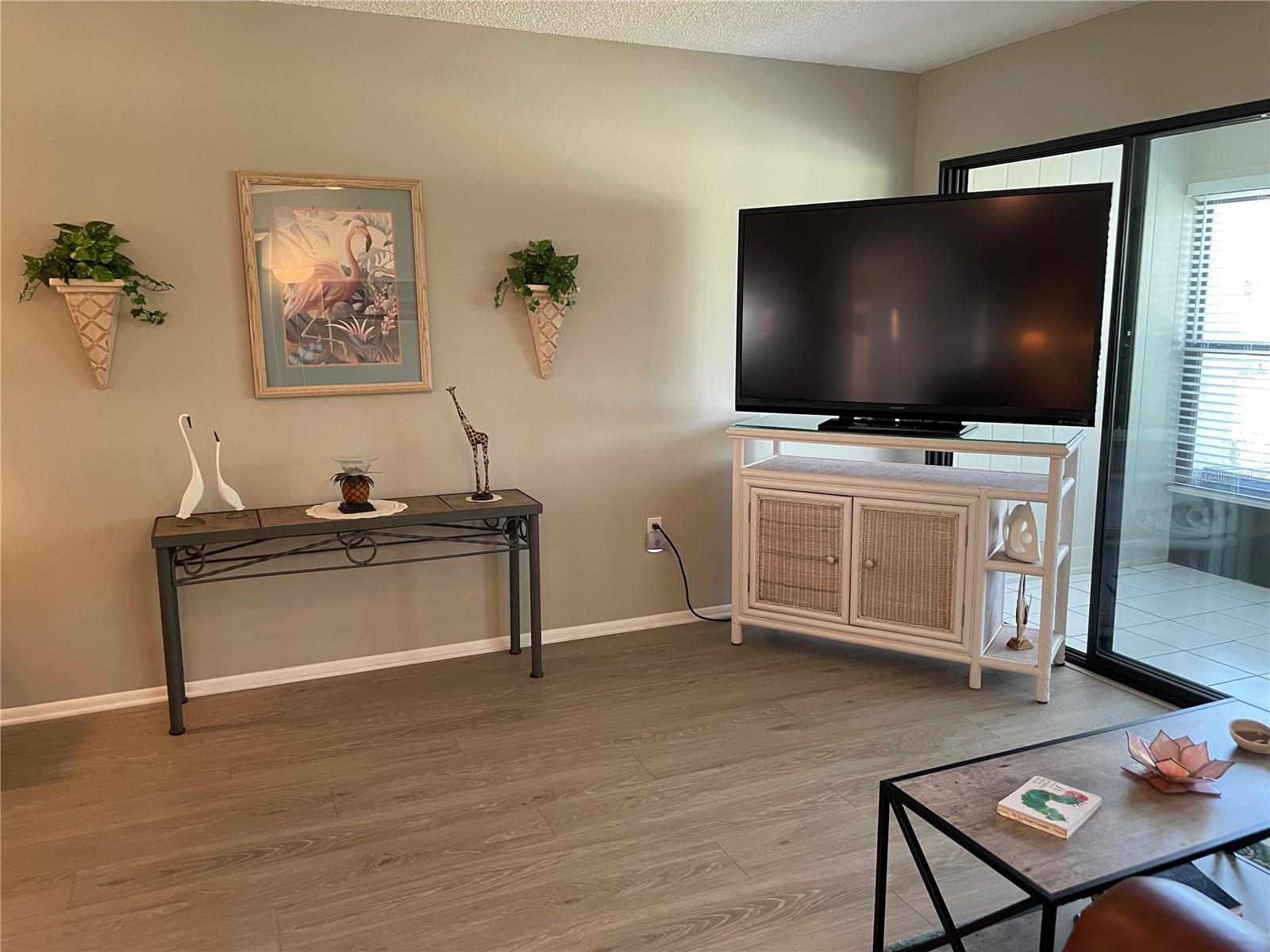 Image 10 of 39 For 1001 Marion Avenue 8