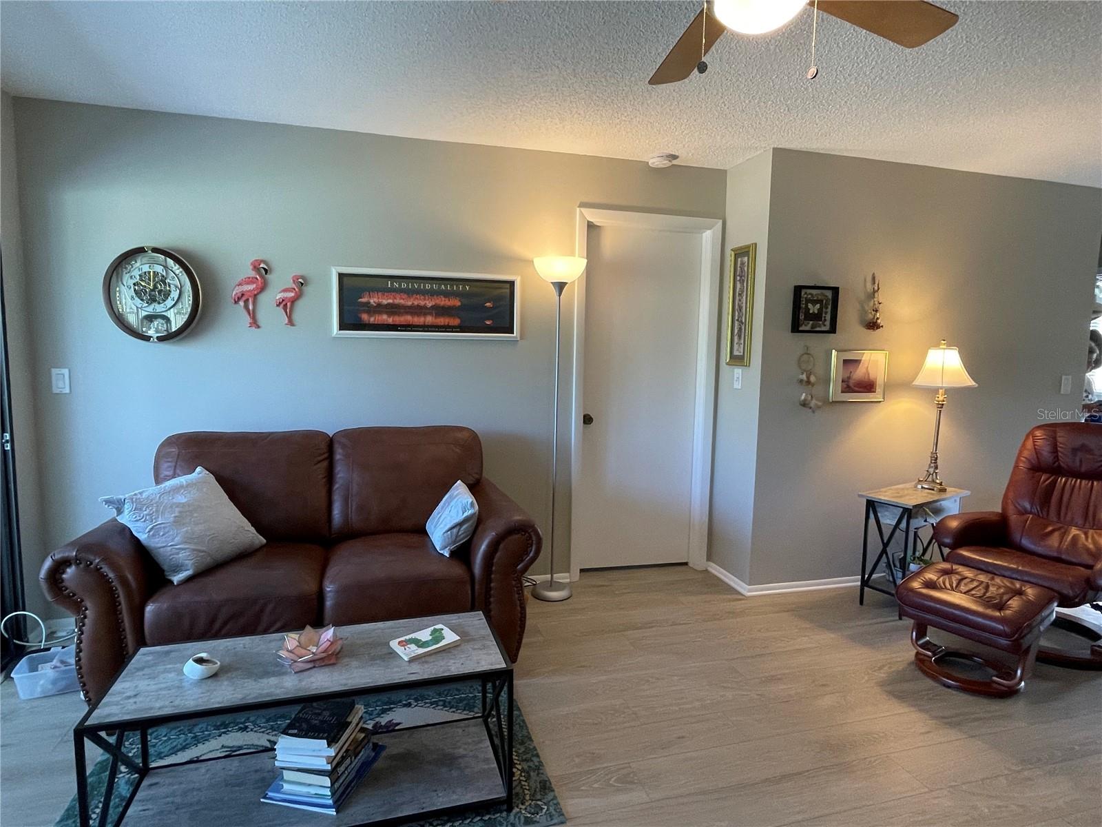 Image 12 of 39 For 1001 Marion Avenue 8