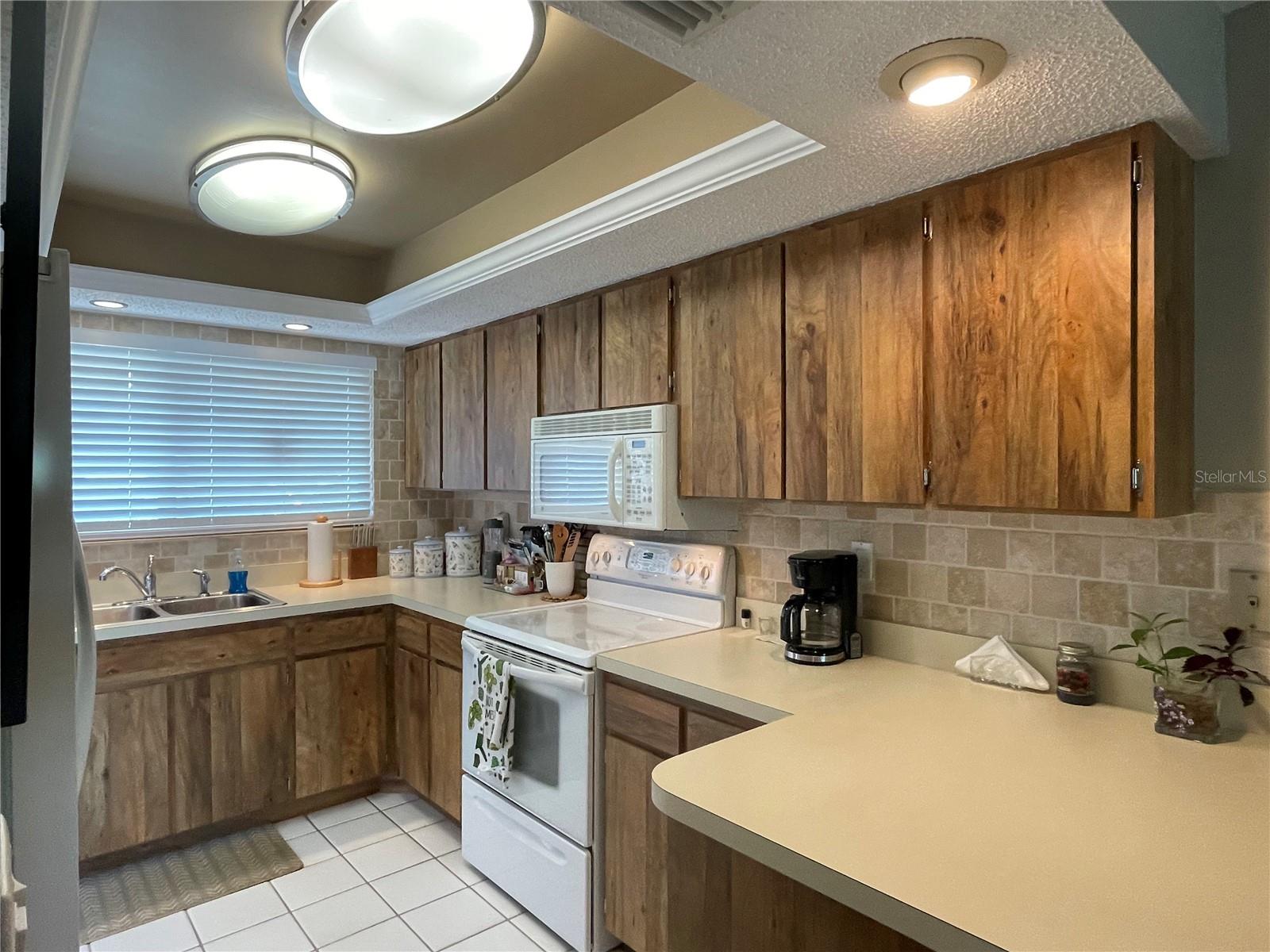 Image 15 of 39 For 1001 Marion Avenue 8