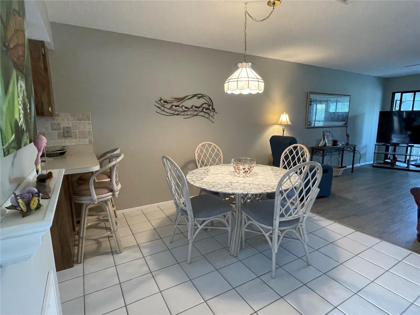 Image 16 of 39 For 1001 Marion Avenue 8