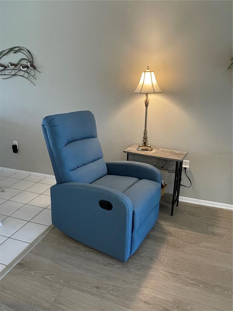 Image 17 of 39 For 1001 Marion Avenue 8