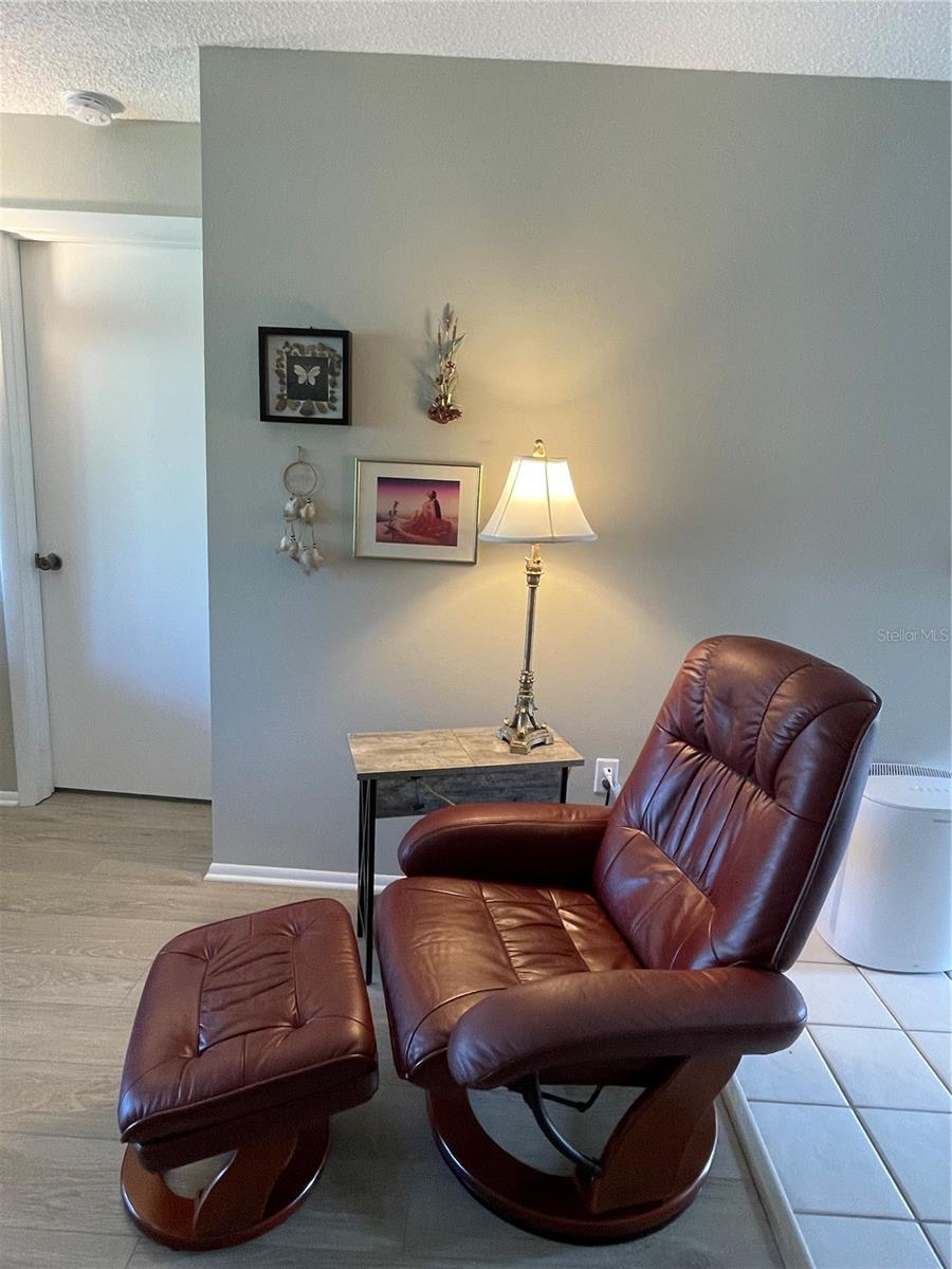 Image 18 of 39 For 1001 Marion Avenue 8