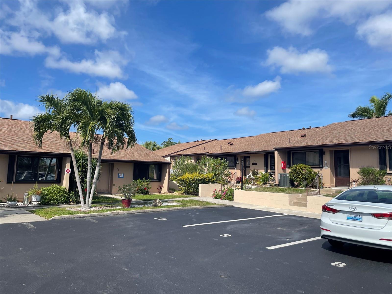 Image 2 of 39 For 1001 Marion Avenue 8