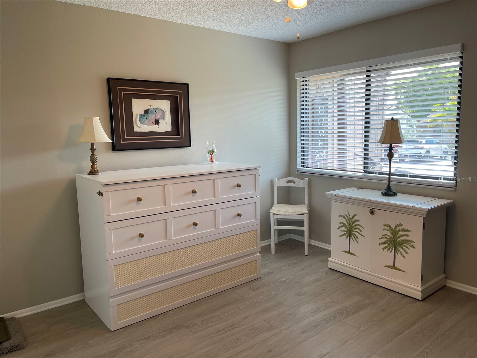 Image 21 of 39 For 1001 Marion Avenue 8