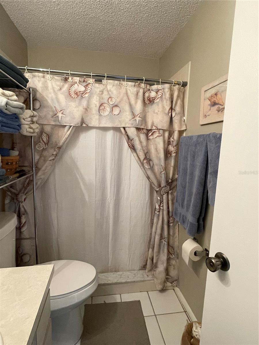 Image 22 of 39 For 1001 Marion Avenue 8