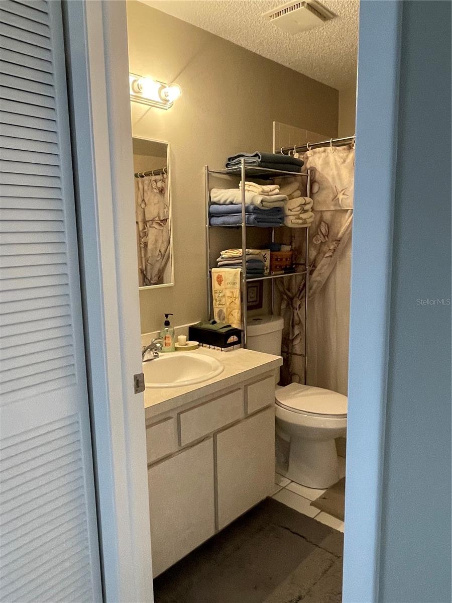 Image 23 of 39 For 1001 Marion Avenue 8