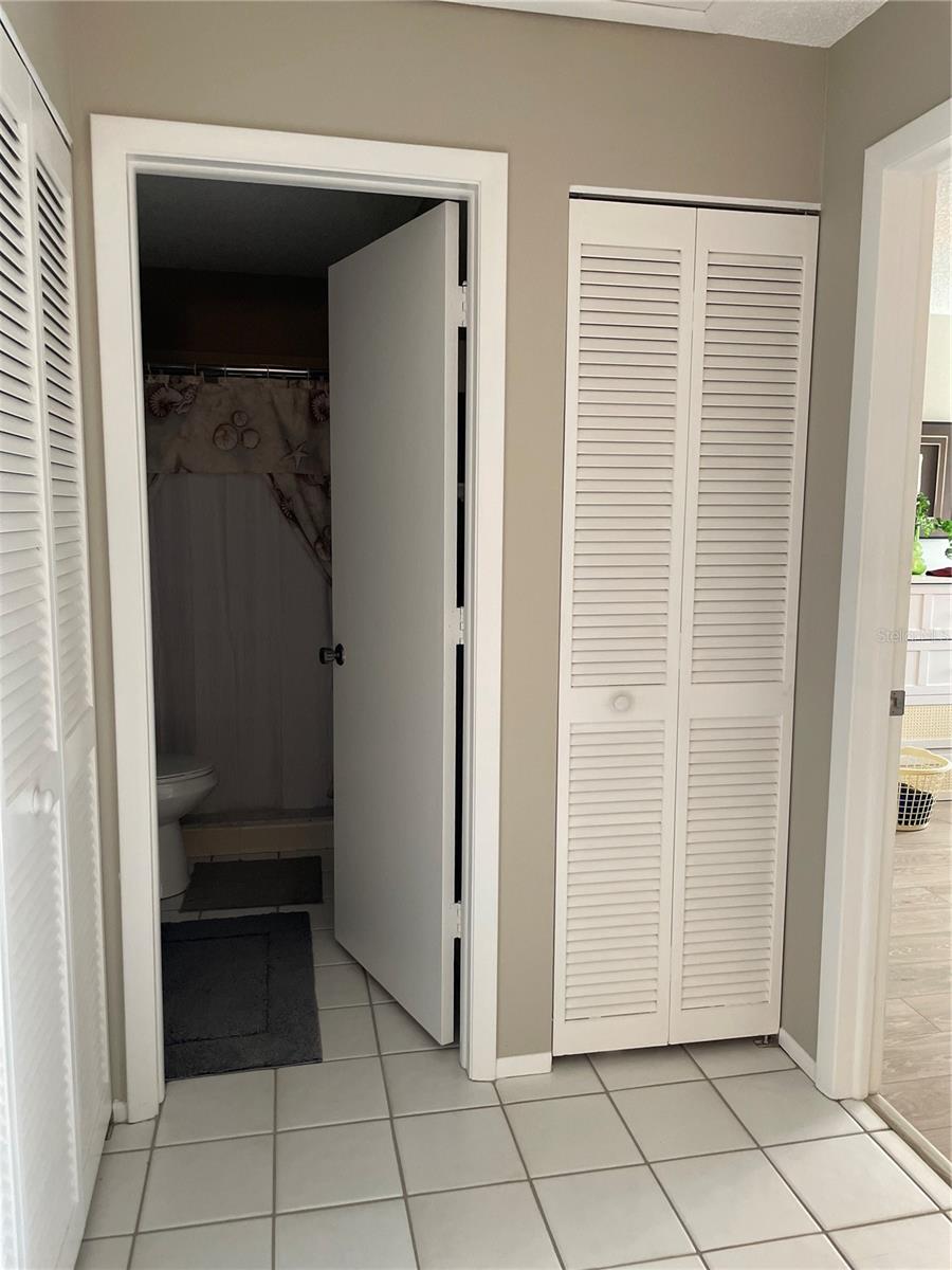 Image 24 of 39 For 1001 Marion Avenue 8