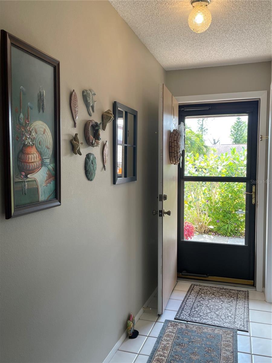 Image 25 of 39 For 1001 Marion Avenue 8