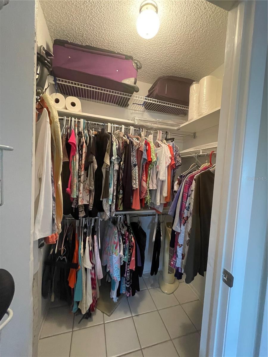 Image 27 of 39 For 1001 Marion Avenue 8