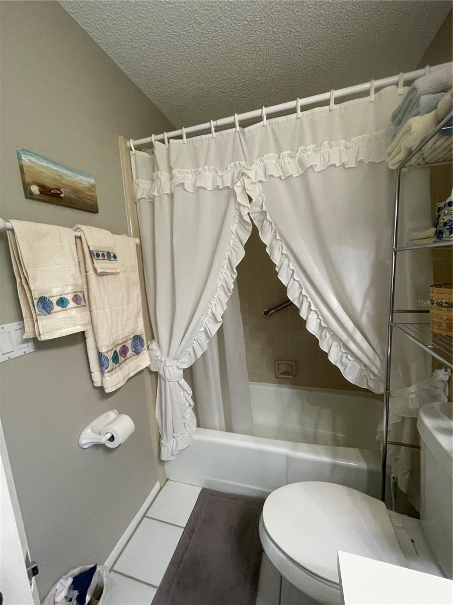 Image 29 of 39 For 1001 Marion Avenue 8