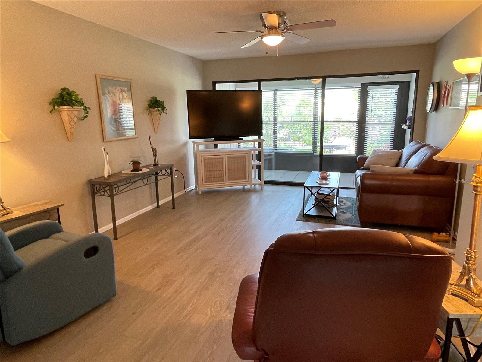 Image 9 of 39 For 1001 Marion Avenue 8