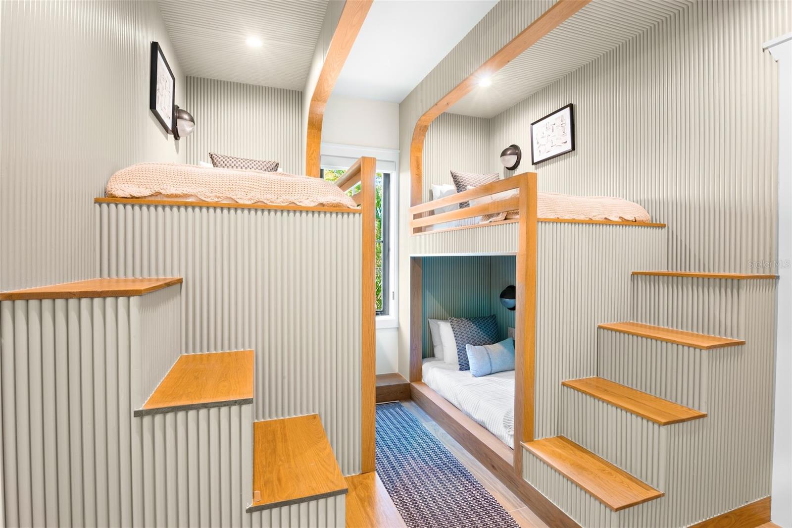 Image 23 of 70 For 6548 Sabal Drive