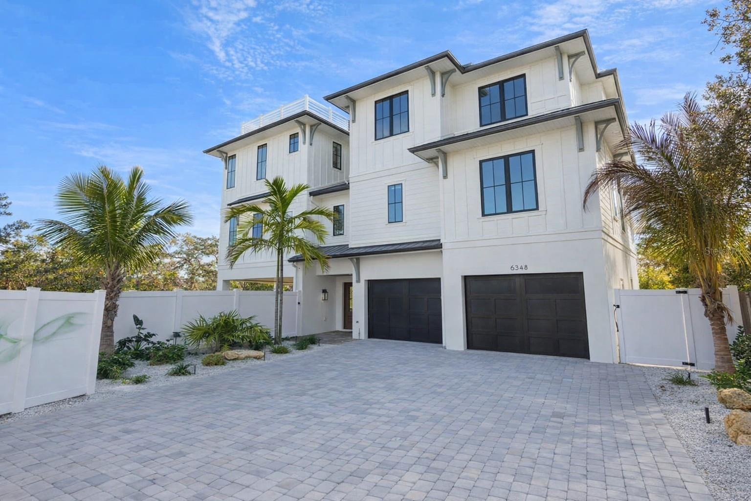 Image 4 of 70 For 6548 Sabal Drive