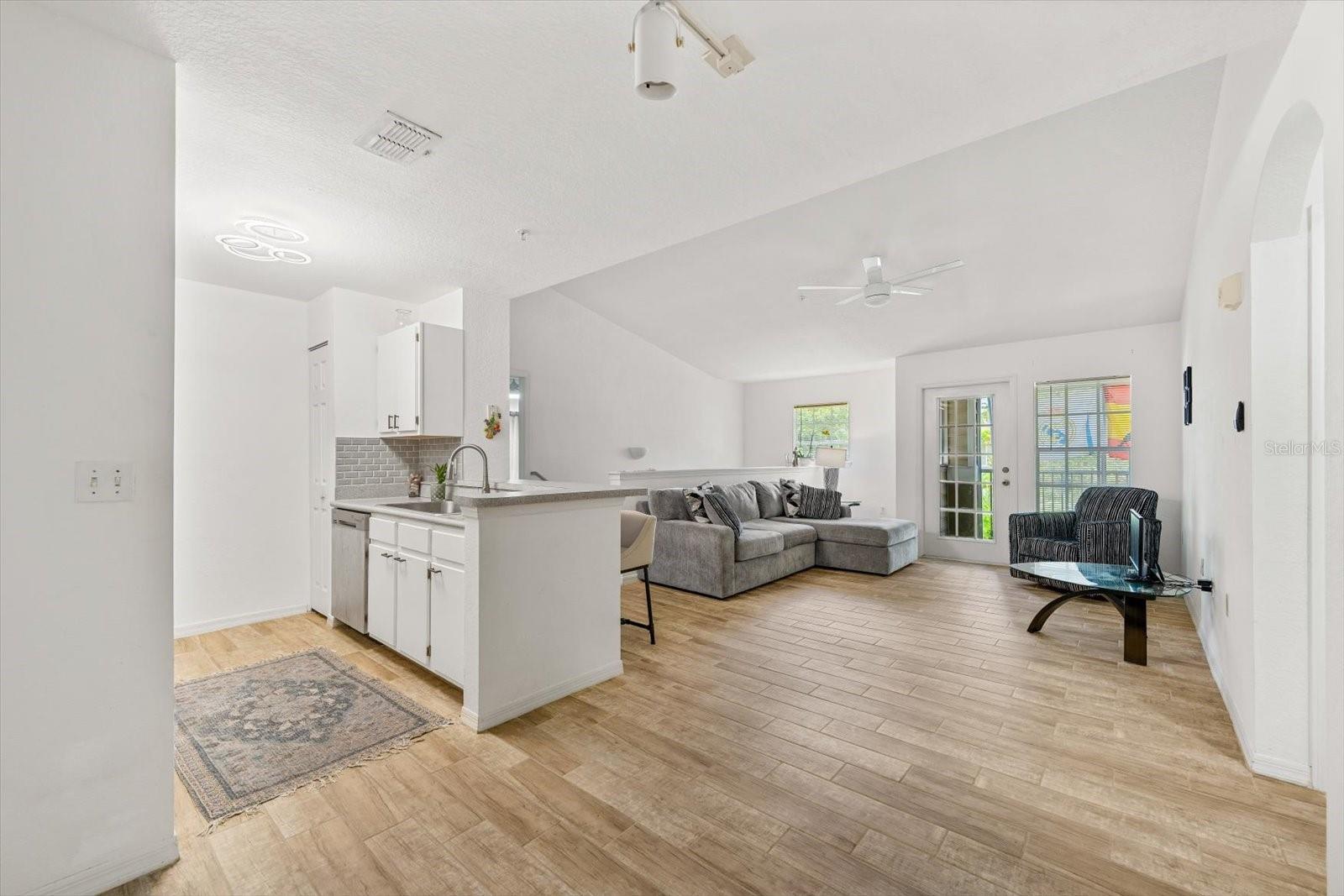 Image 11 of 51 For 8933 Manor Loop 204