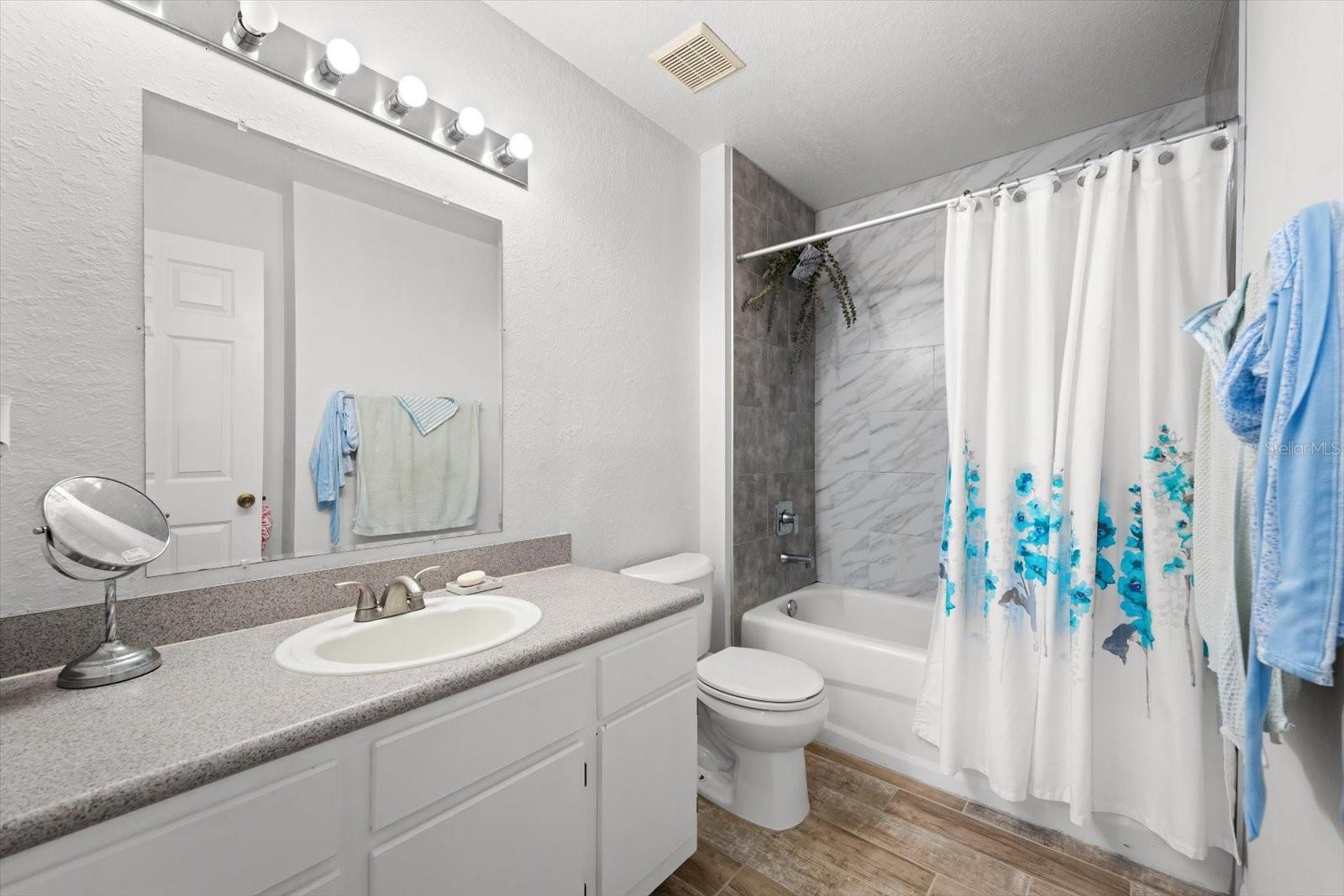 Image 5 of 51 For 8933 Manor Loop 204