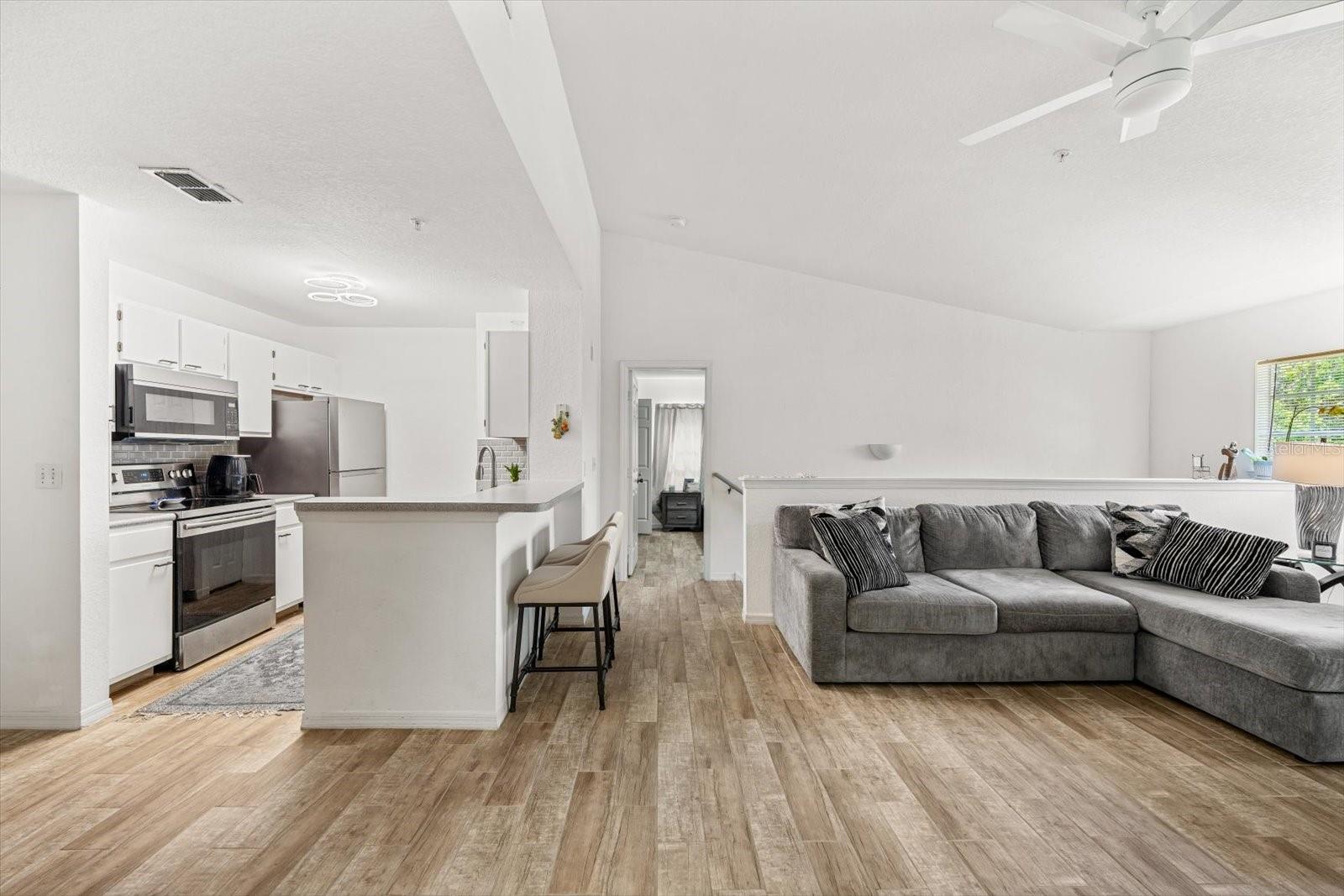 Image 6 of 51 For 8933 Manor Loop 204