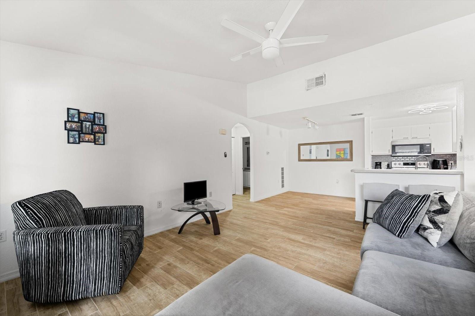 Image 7 of 51 For 8933 Manor Loop 204