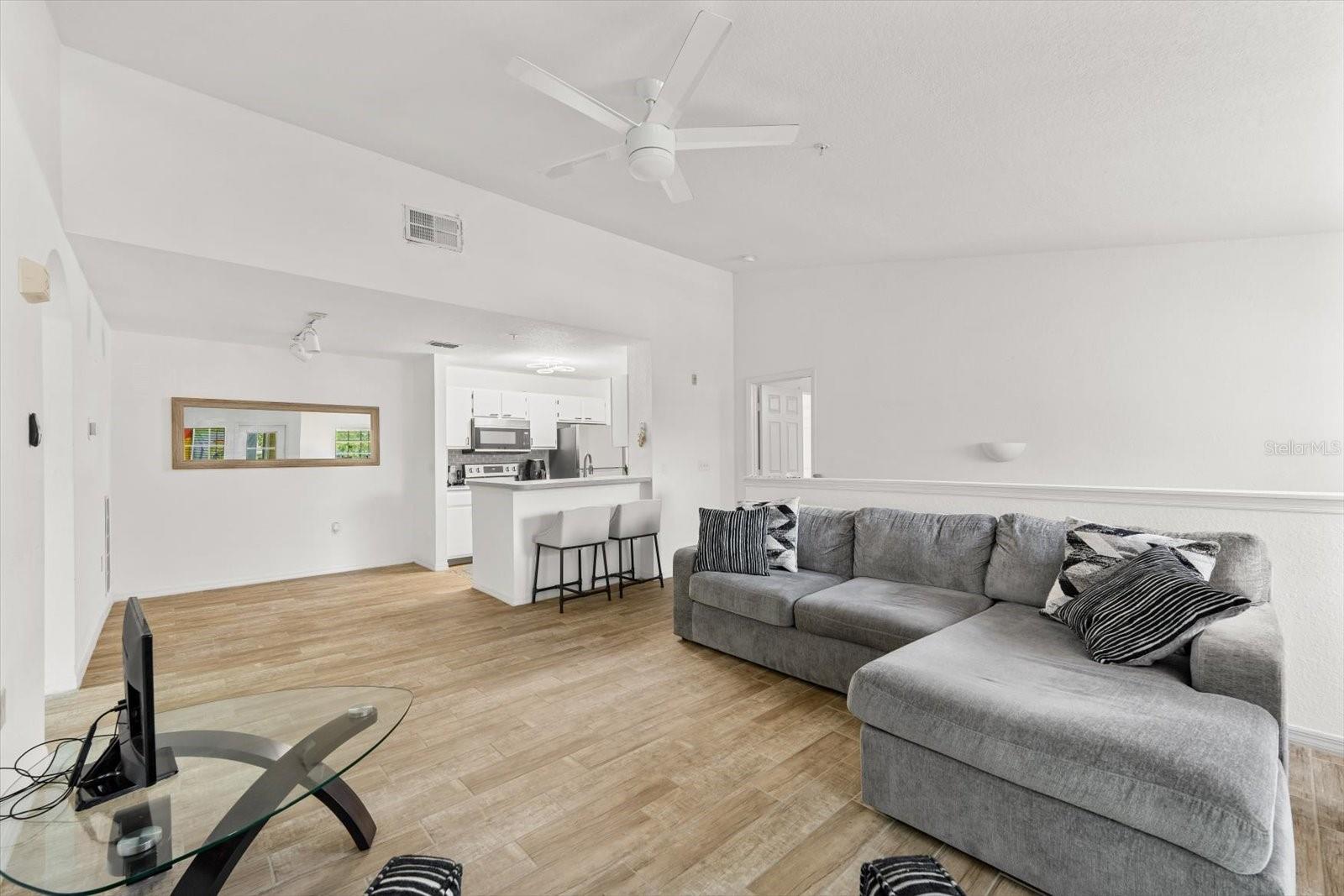 Image 8 of 51 For 8933 Manor Loop 204