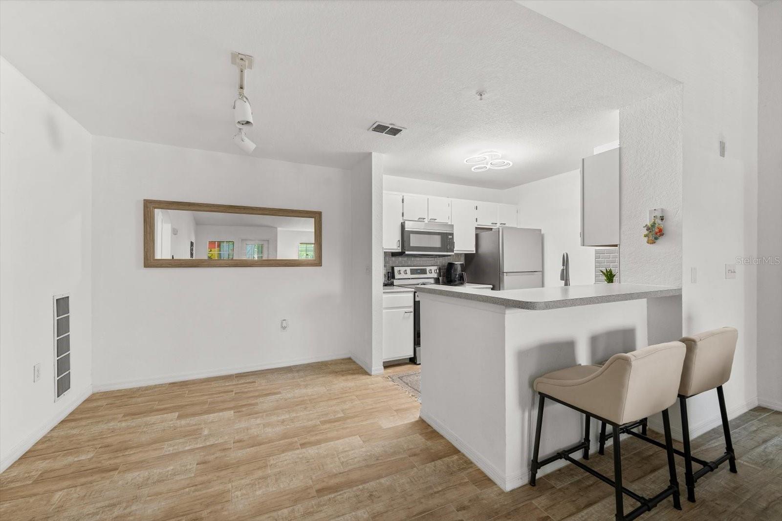 Image 9 of 51 For 8933 Manor Loop 204