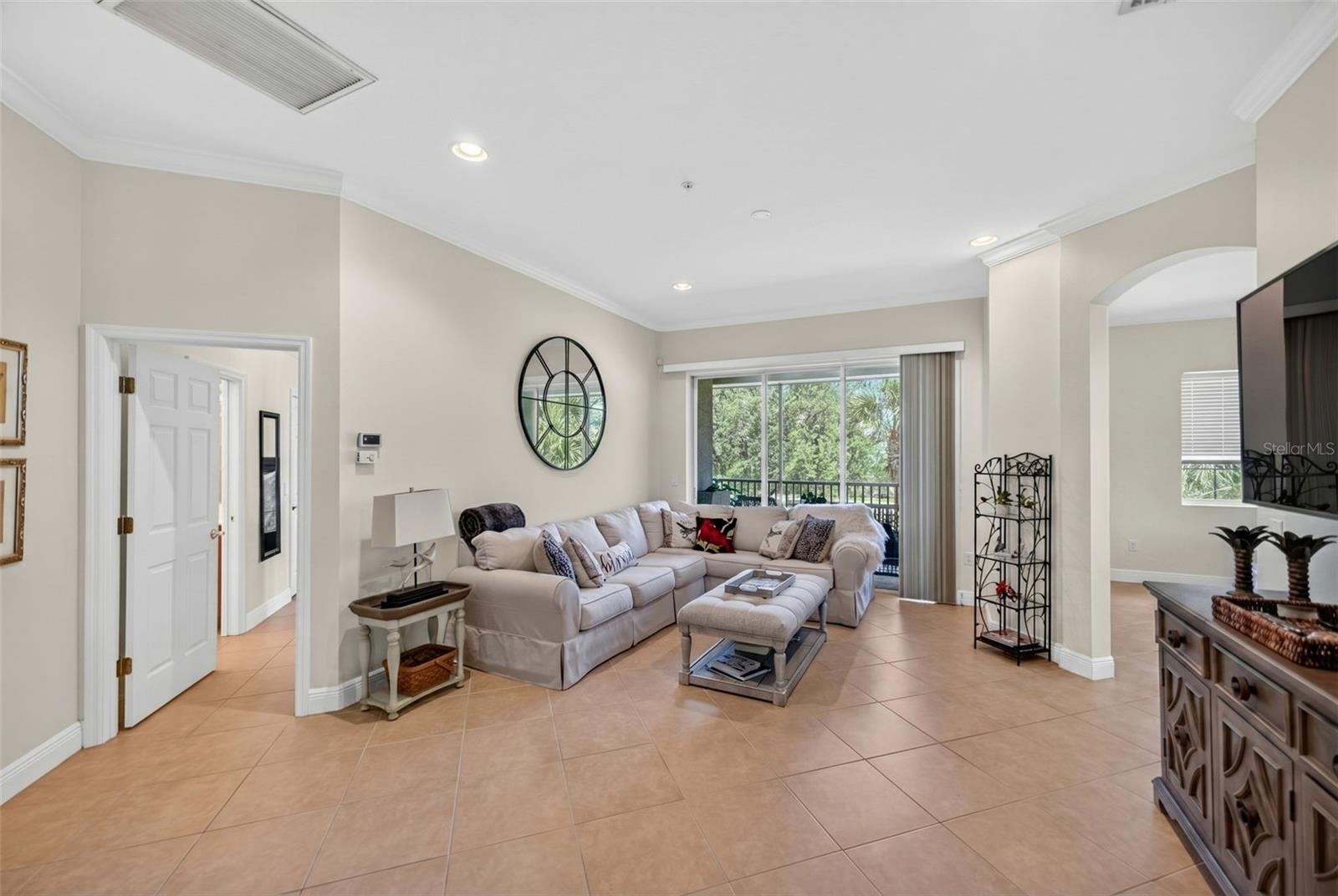 Image 5 of 45 For 8229 Miramar Way 204