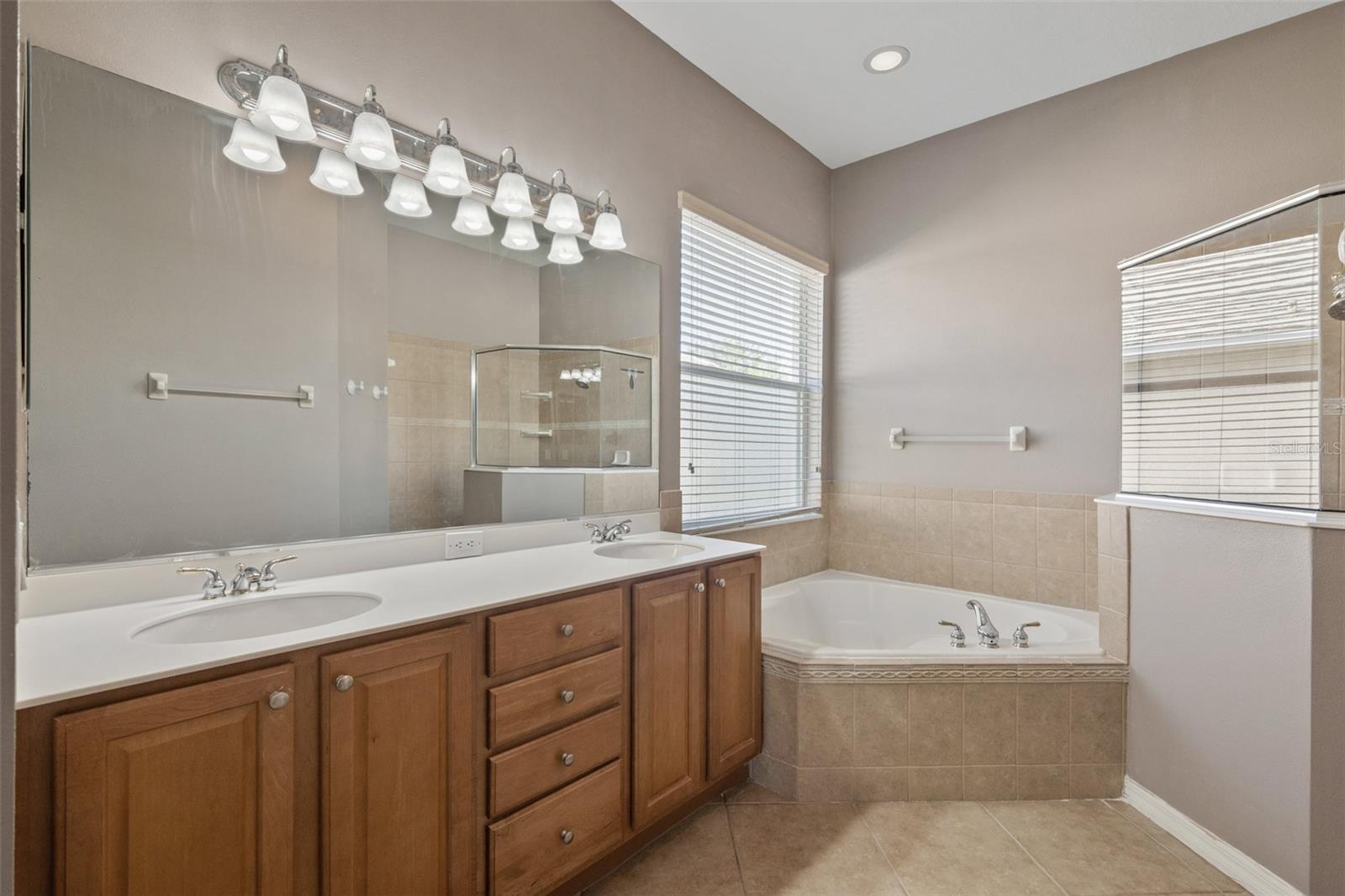 Image 18 of 45 For 12150 Maple Ridge Drive