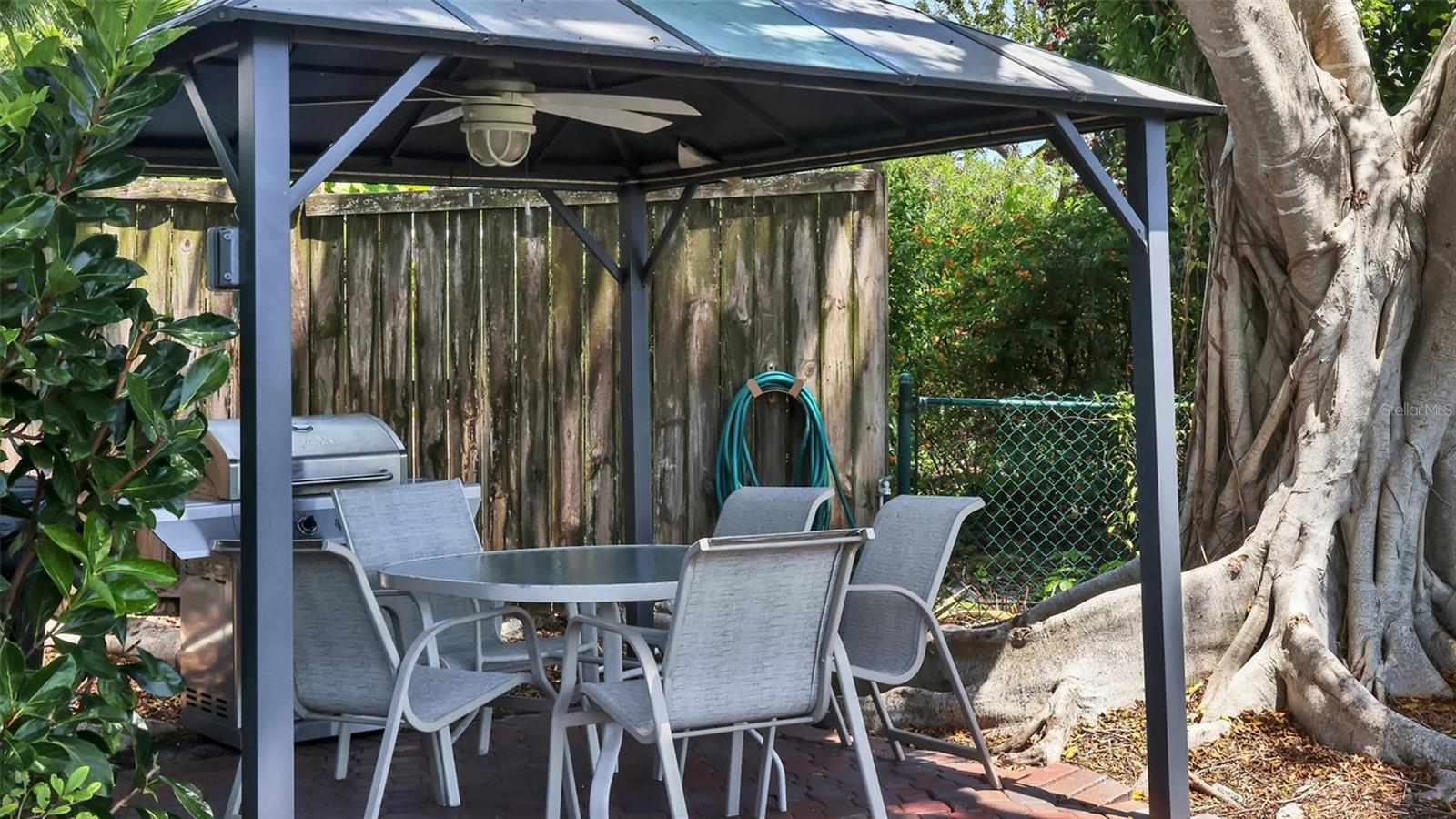 Image 36 of 39 For 6140 Midnight Pass Road C-2