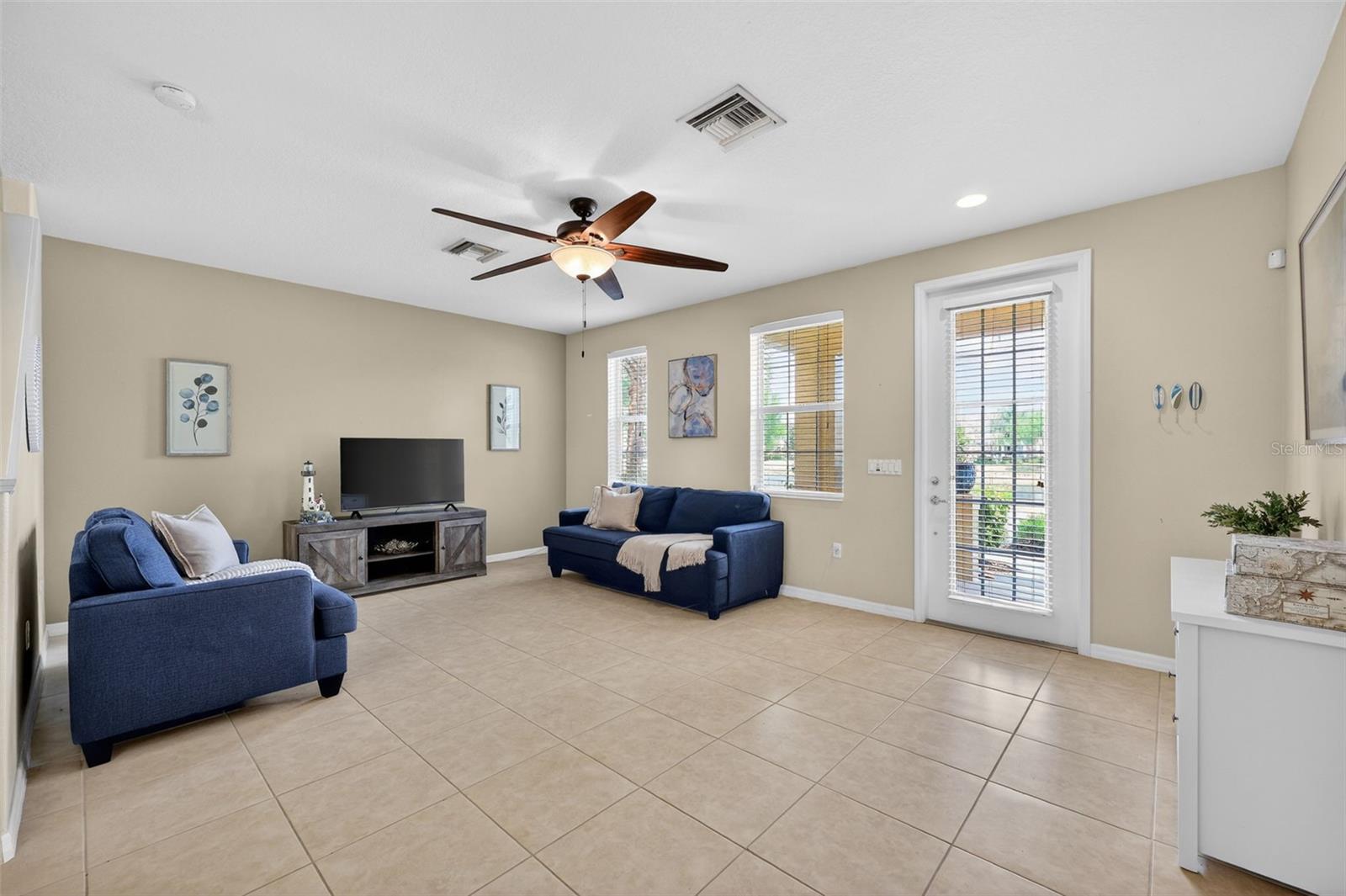 Image 5 of 37 For 3736 82nd Avenue Circle E 105