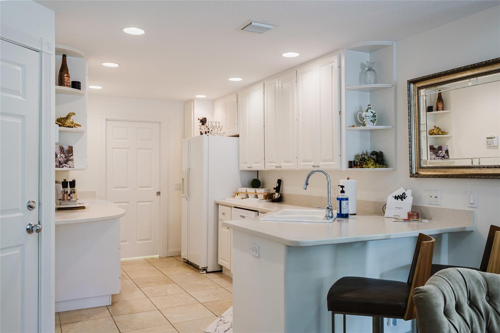 Image 10 of 39 For 1564 Napoli Drive W