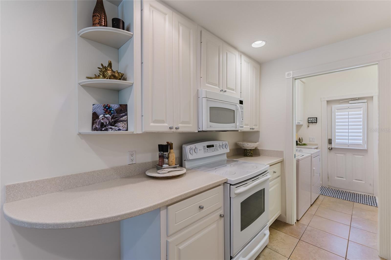 Image 8 of 39 For 1564 Napoli Drive W