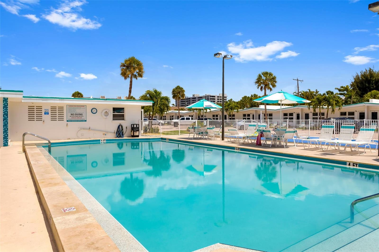 Image 11 of 54 For 6334 Midnight Pass Road 41