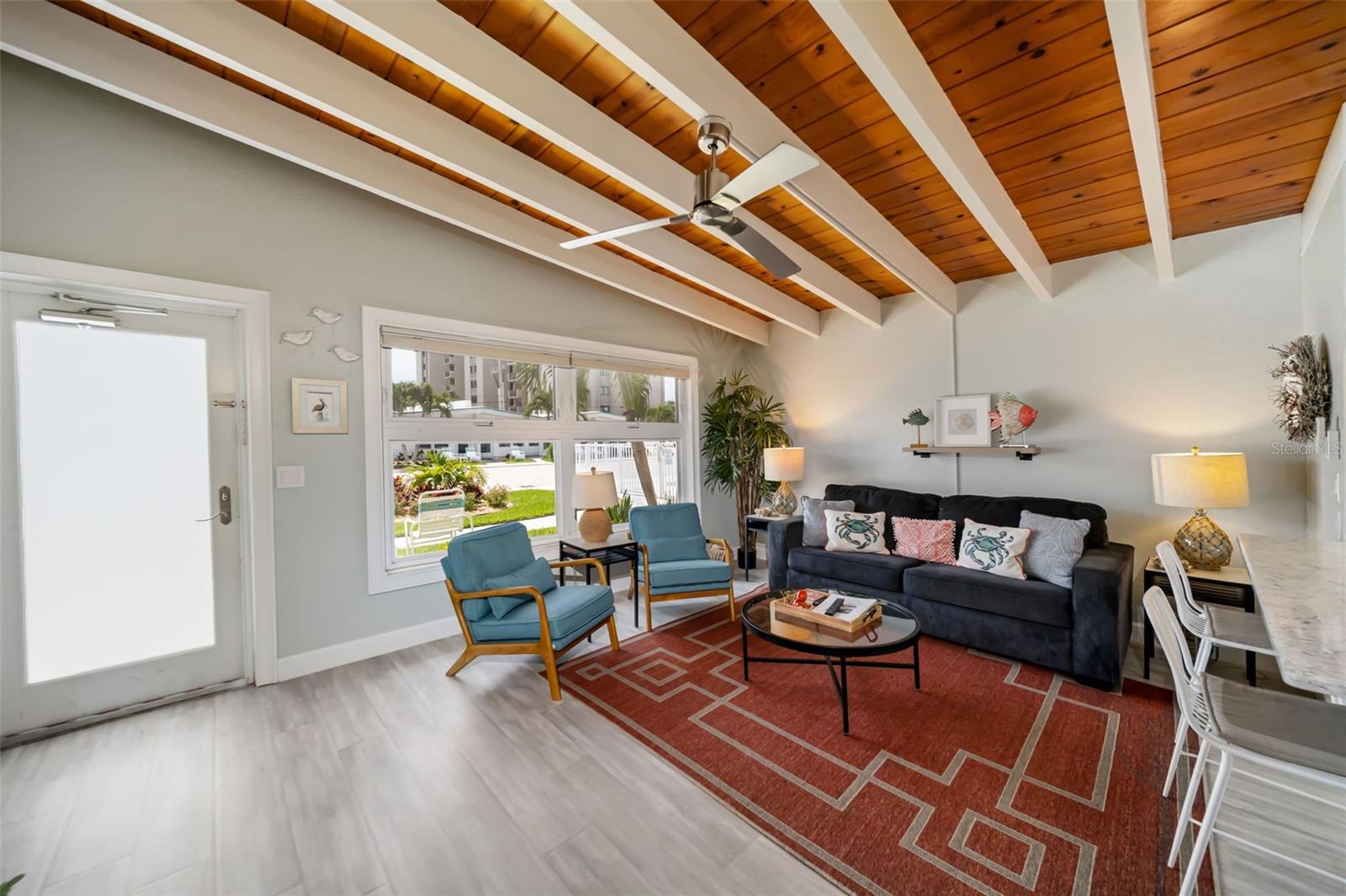 Image 21 of 54 For 6334 Midnight Pass Road 41