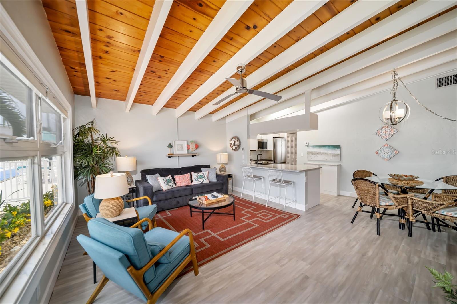 Image 24 of 54 For 6334 Midnight Pass Road 41